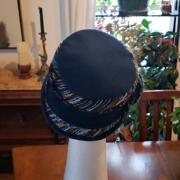 Blue hat - Picture 4 of 4